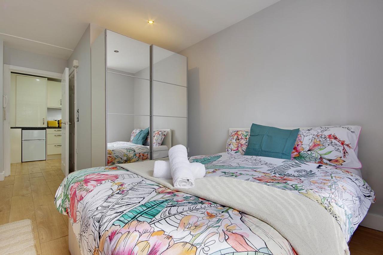 Turay Court Holiday Apartments บอร์นมัธ ภายนอก รูปภาพ