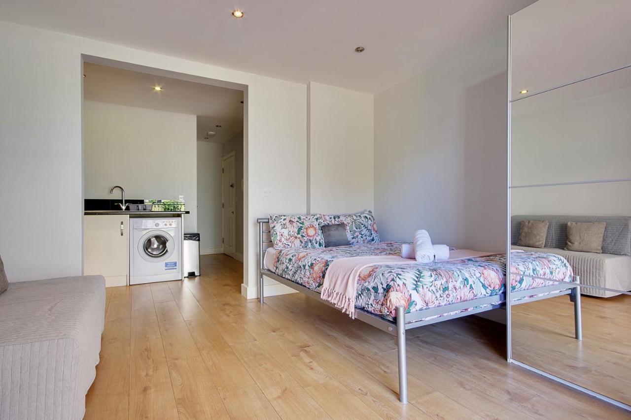 Turay Court Holiday Apartments บอร์นมัธ ภายนอก รูปภาพ