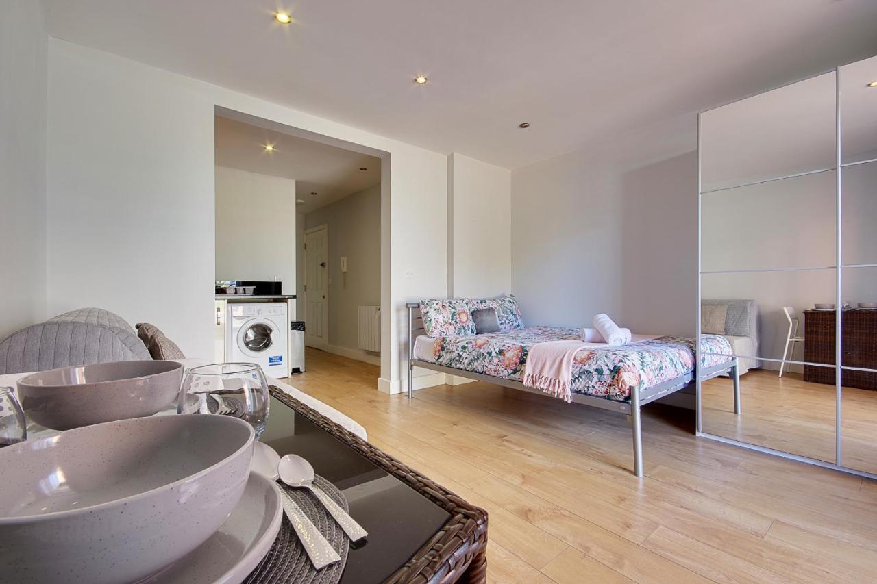 Turay Court Holiday Apartments บอร์นมัธ ภายนอก รูปภาพ