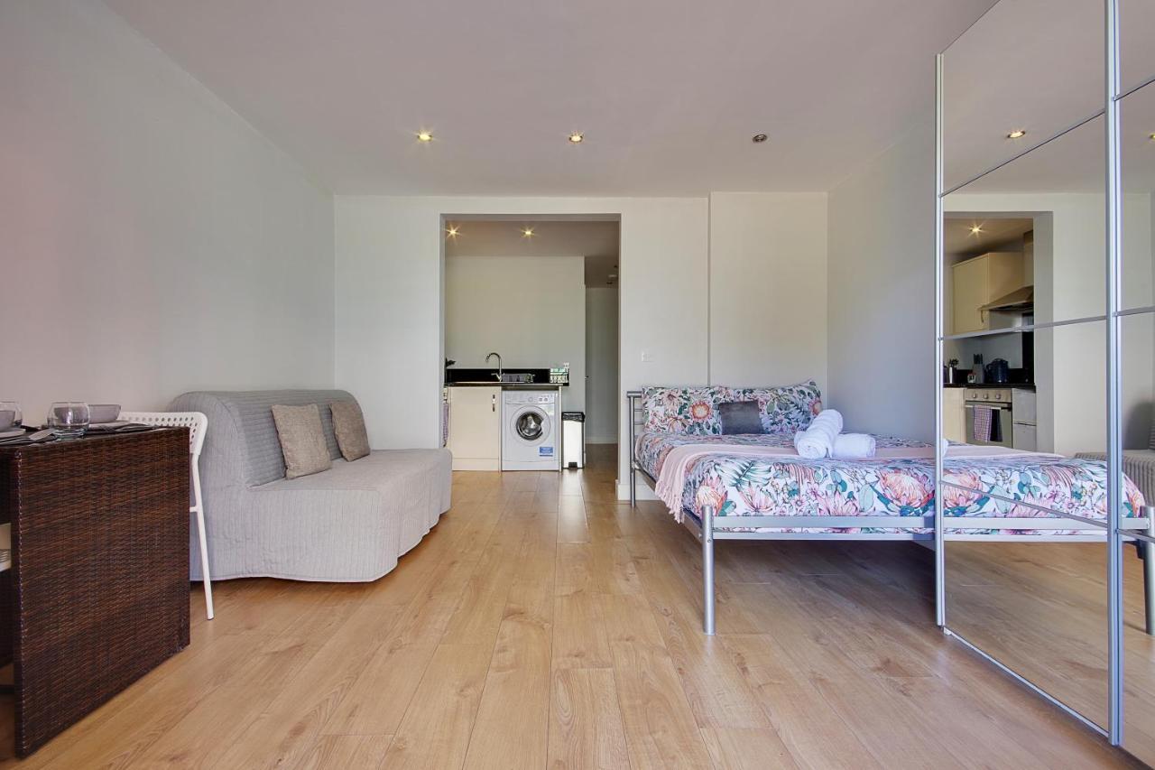 Turay Court Holiday Apartments บอร์นมัธ ภายนอก รูปภาพ