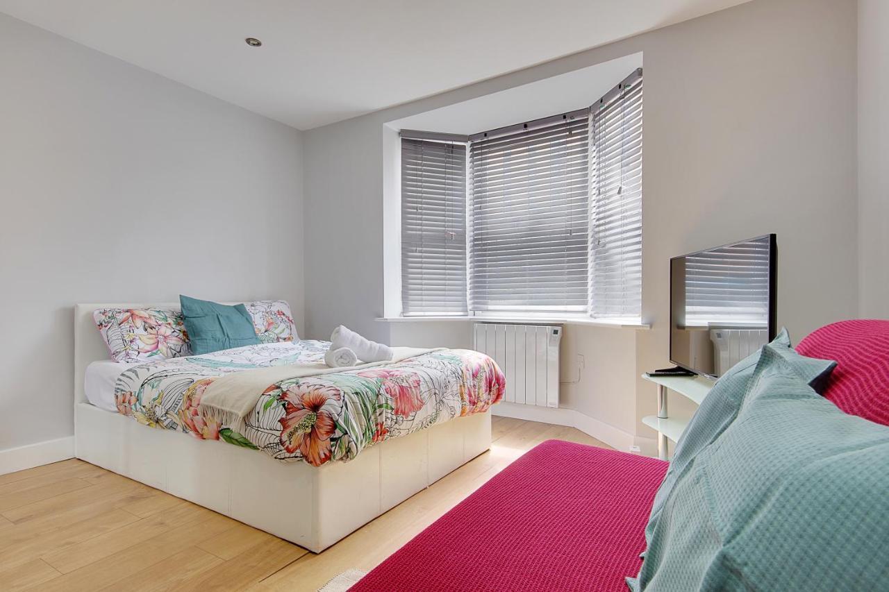 Turay Court Holiday Apartments บอร์นมัธ ภายนอก รูปภาพ