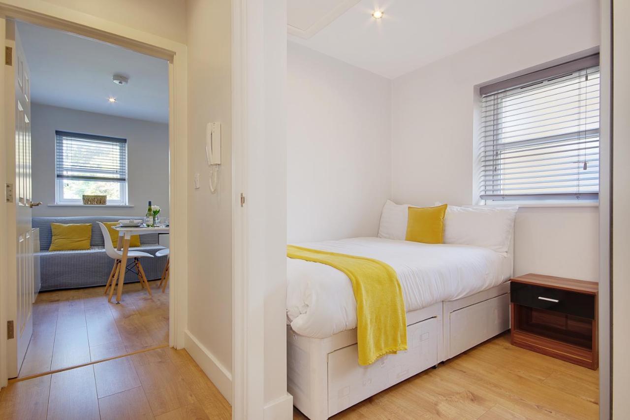 Turay Court Holiday Apartments บอร์นมัธ ภายนอก รูปภาพ